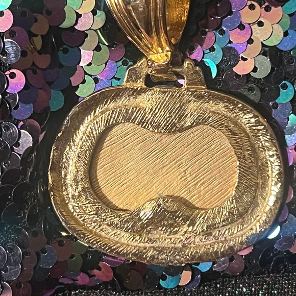 Vintage Gold- and Silvertone Large Gladiator & Chariot W/ Horses Pendant! Wowza! - Picture 5 of 5